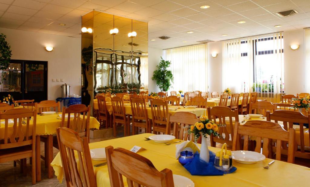 Perelka Natura Tour Hotel Cisna Exterior photo